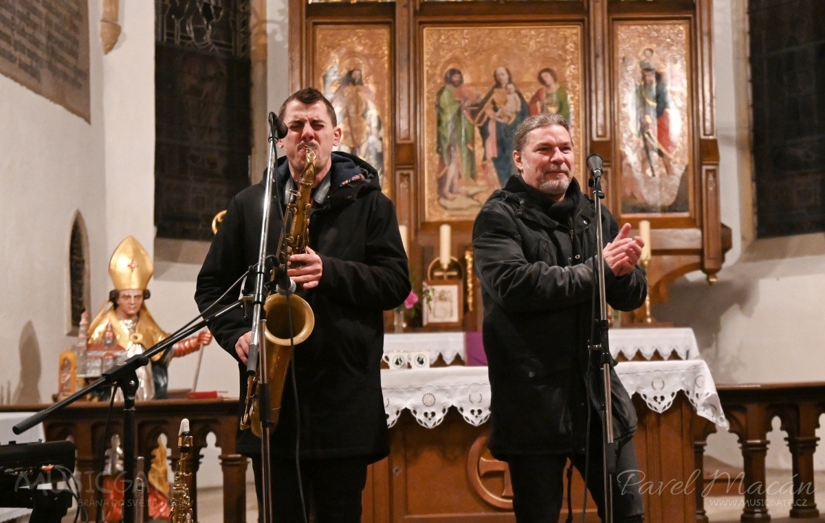 Petr Kolář se svým Acoustic triem v rámci #tajnymistatour okouzlil Chudenice!