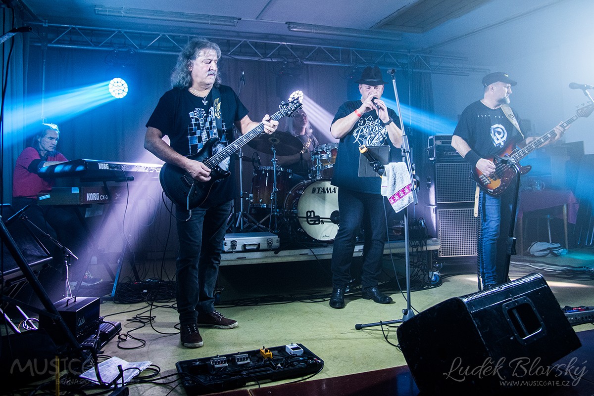 V hostinci U Hošků ve Vrhavči nebyla druhý březnový večer o dobrou muziku nouze