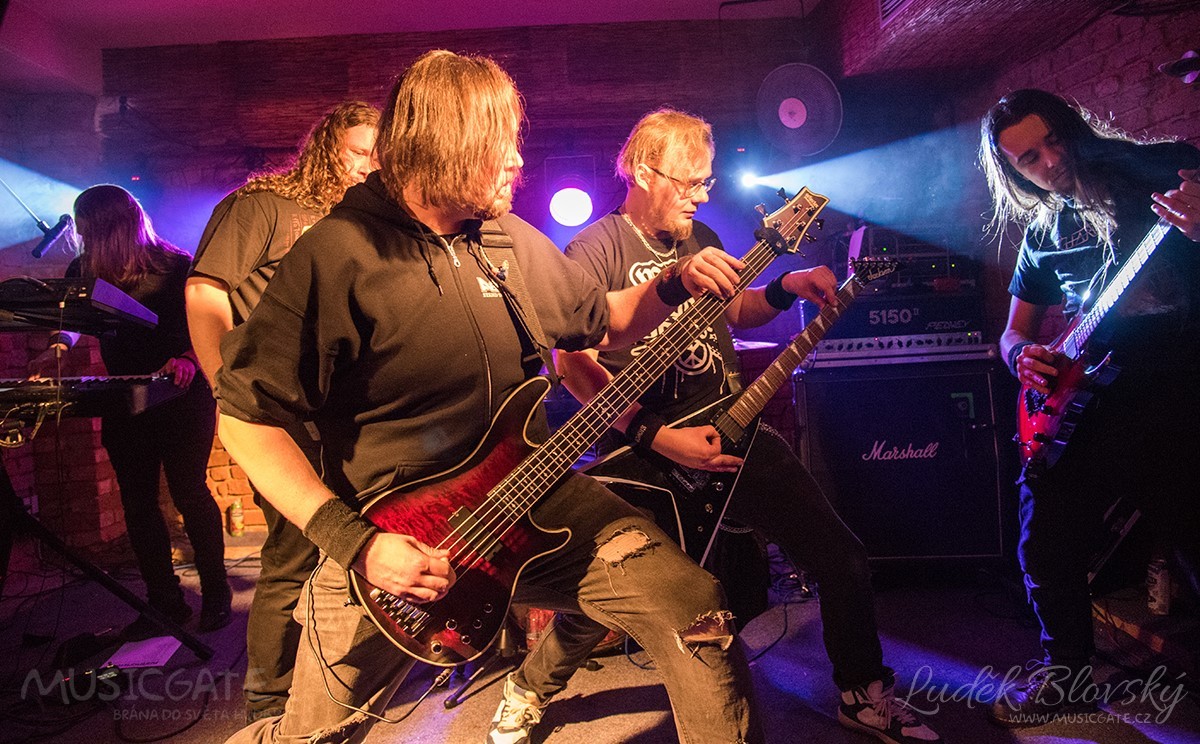 YEAH BALI TOUR mělo zastávku ve Spáleném Poříčí, line-up dostal nepředpokládanou trhlinu
