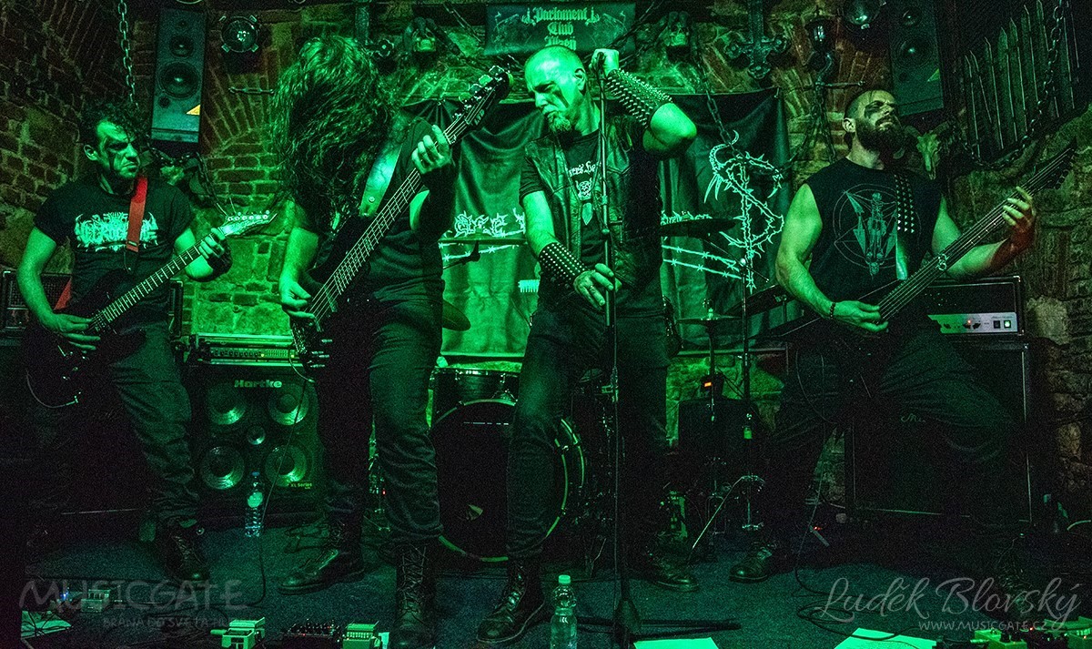 Nadupaný večer v Parlament Clubu nabídl kvalitní muziku několika metalových subžánrů