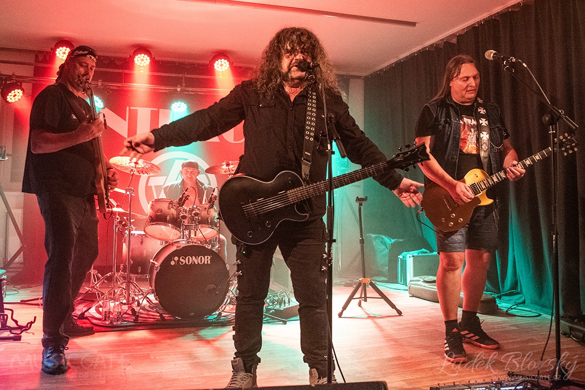 Jarní rockový minifest ve Zruči nabídl tříchodový vydatný program