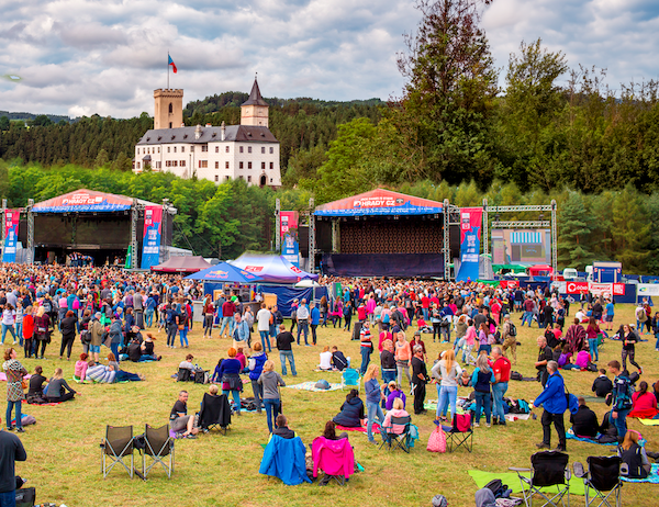 Kompletní časový line-up vystoupení kapel jubilejního 20. ročníku festivalu Hrady CZ je venku