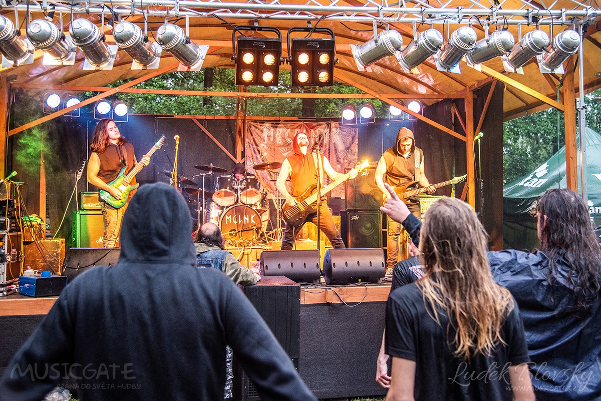 Nádvoří hradu Buzice se proměnilo v hudební arénu, NEAR DEATH Experience FEST si tu prošel premiérovým ročníkem