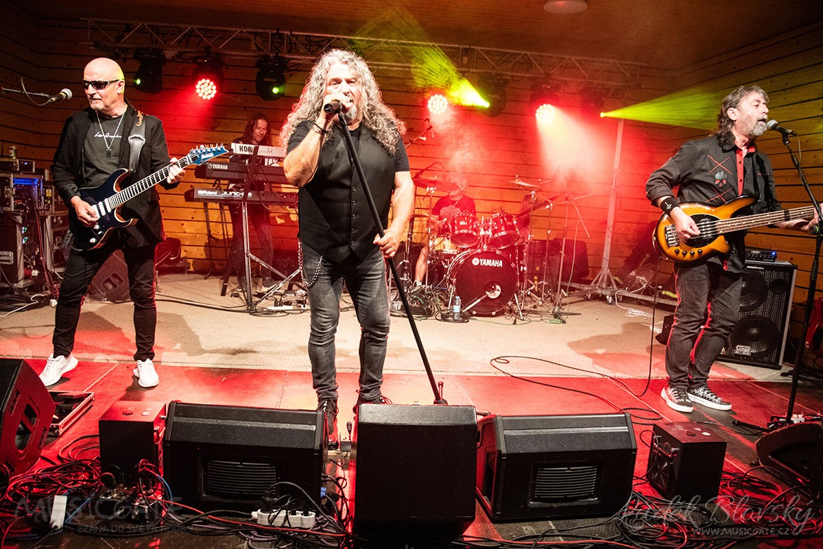 Čižická Čihule odstartovala 40. sezónu vydařeným koncertem plzeňského rockového Turba