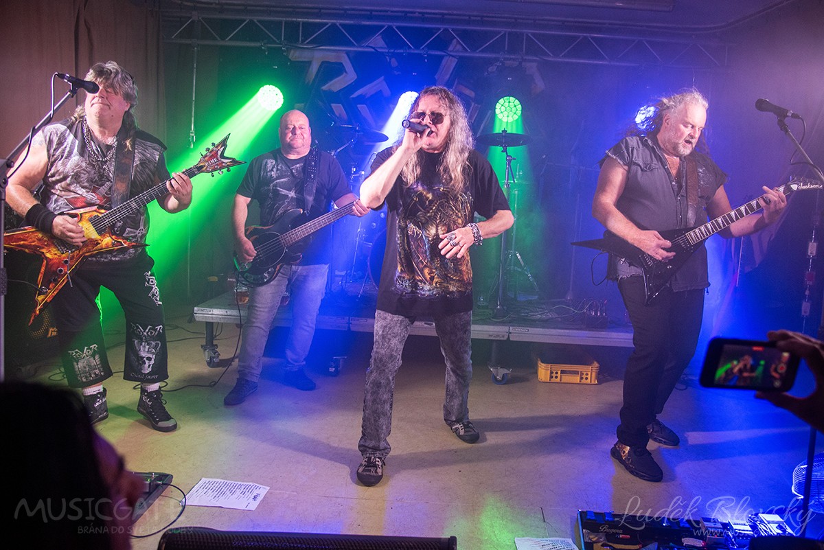 Roxor a Hamr  ve Vrhavči – povedený koncert v Hostinci U Hošků