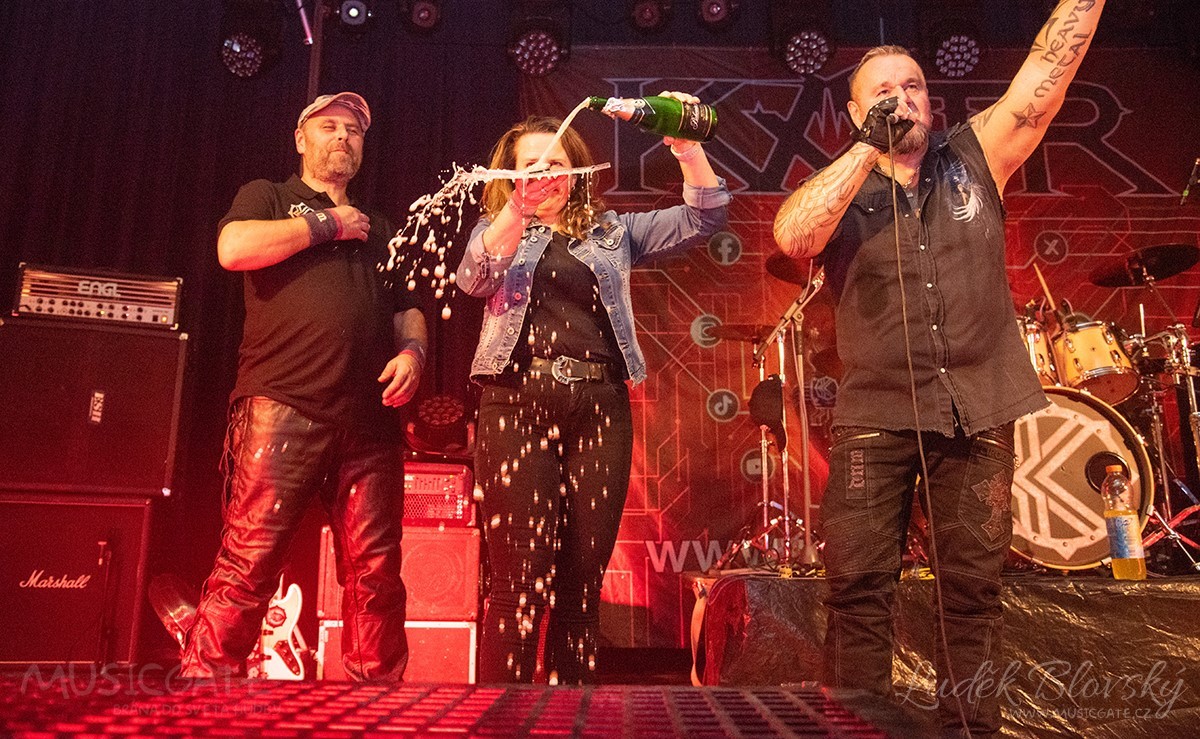 Před zaplněným sálem KD Volduchy pokřtil plzeňský Katr nové album Divnej svět…