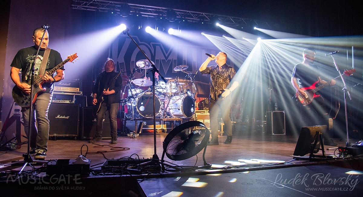 Republiková Tour Pro Tebe skupiny Komunál se na jeden večer zastavila v KD Katovice