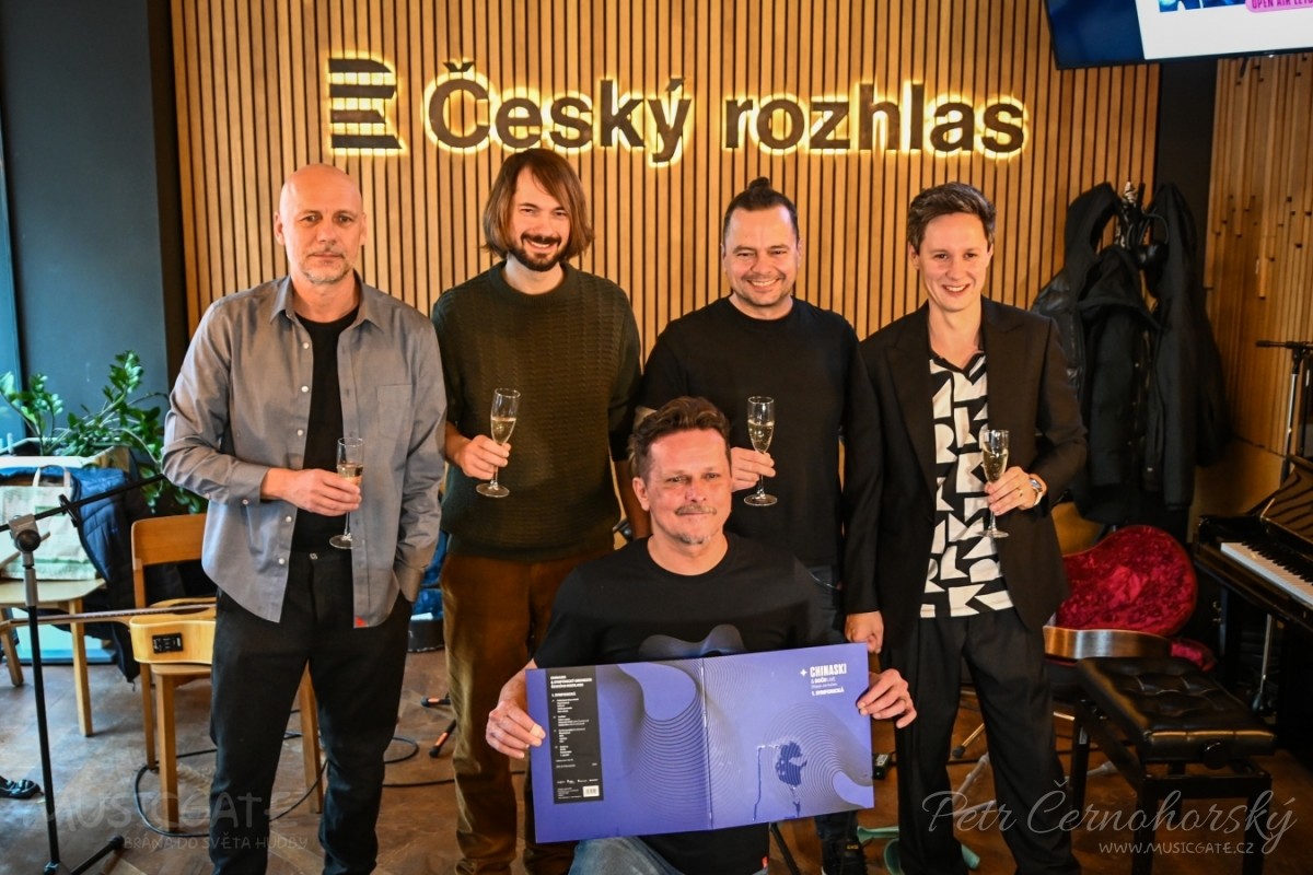 Chinaski uzavírají úspěšný rok vydáním koncertního alba 1.symfonická a představují detaily letního turné