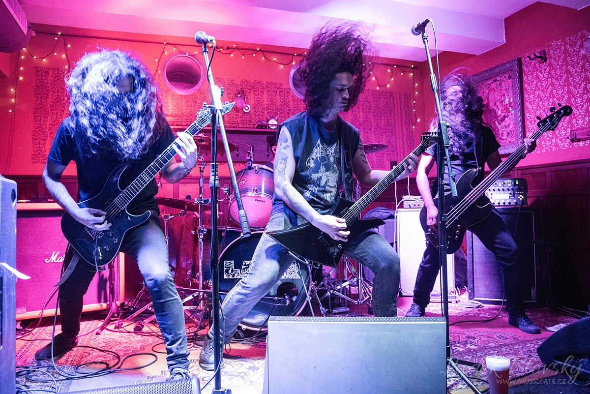 Thrashový nářez s kvalitním zvukem – vydatná hudební nadílka v blatenském klubu U Datla