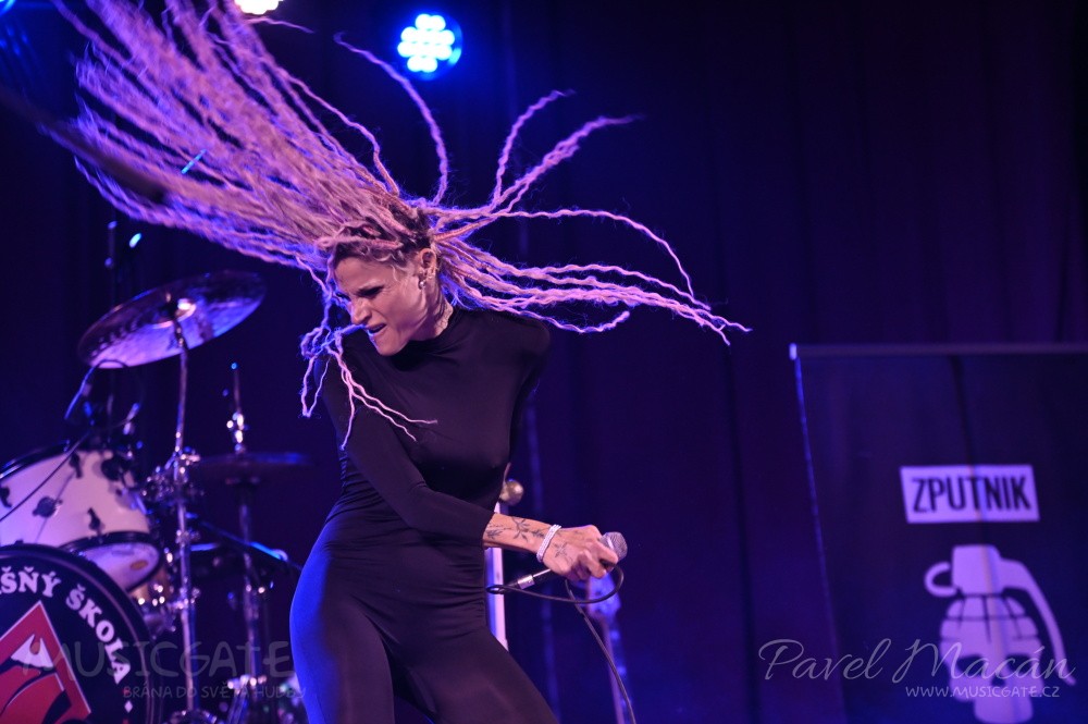 Zputnik, Zvlášňý škola a Aušus aneb „mejdan od A do Z“ po roce opět ovládl Mrákov!