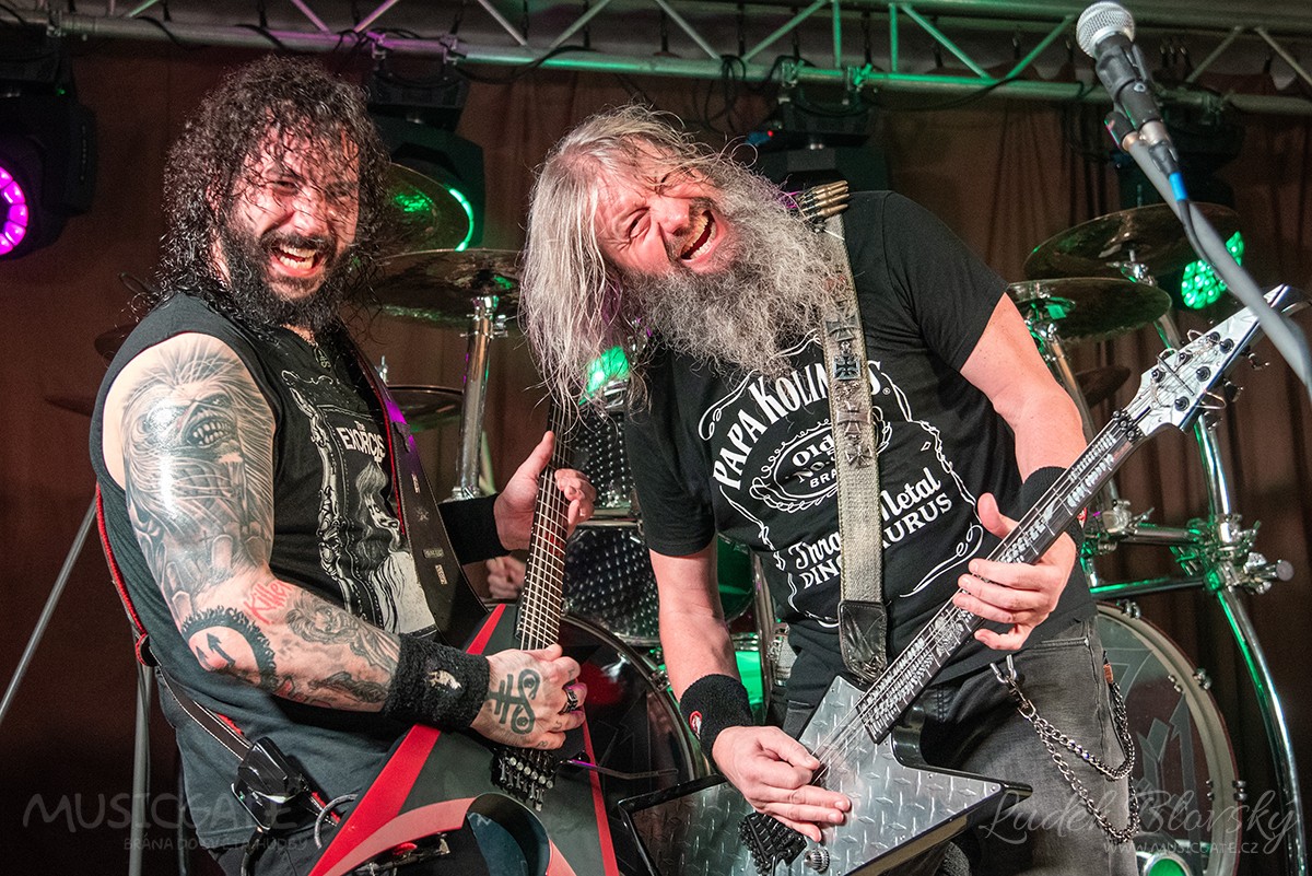 Předvánoční besídka ve Vrhavči měla pěkně ostrý metalový náboj