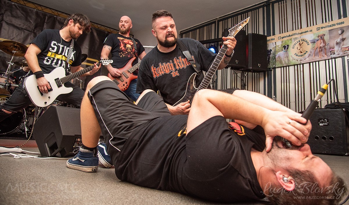 Metalový festival PRAY for DOGS - Reunion Party jako benefice určená pro psí útulek Šmudlinka