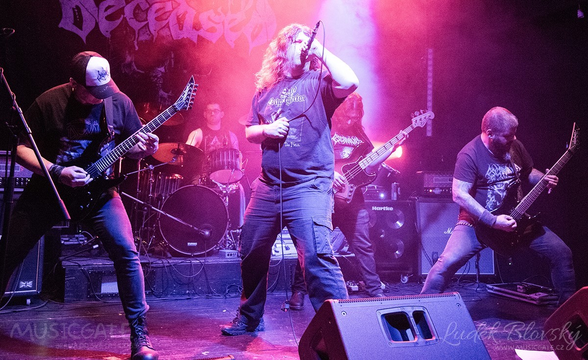 Mezinárodně obsazený koncert v Lampě byl ve znamení temných death-metalových tónů