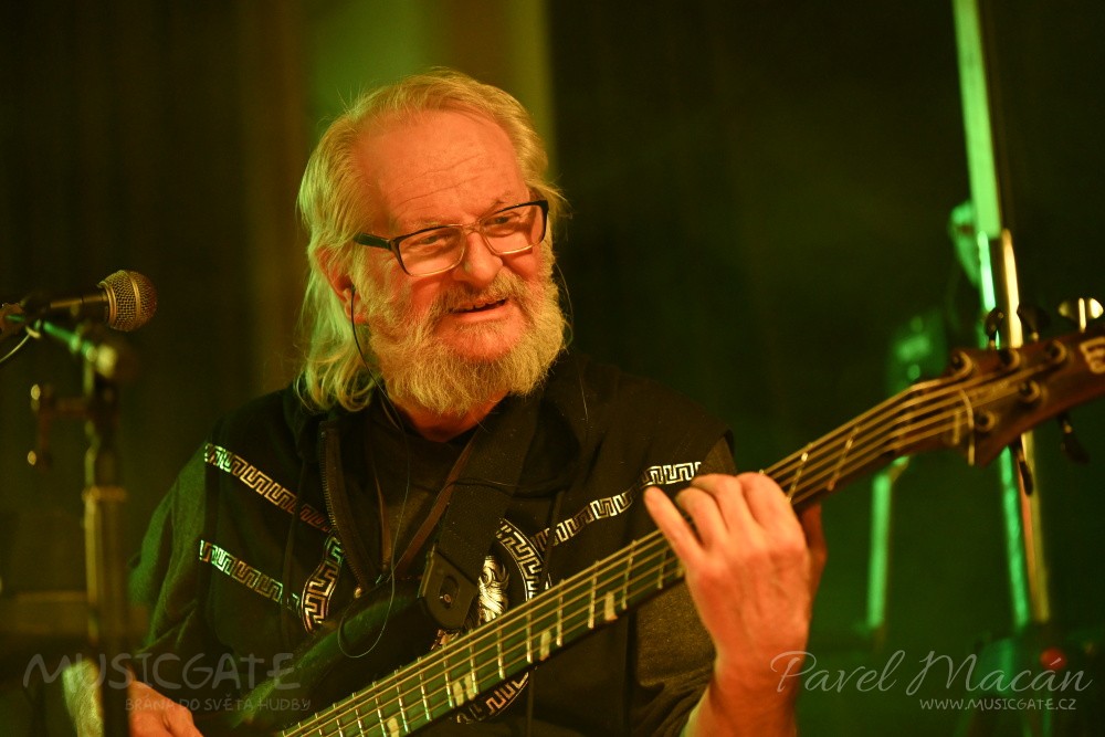 Večer plný nostalgie, vzpomínek a nestárnoucích hitů aneb legendární Elegie rock a TUBA rock new v Tlumačově