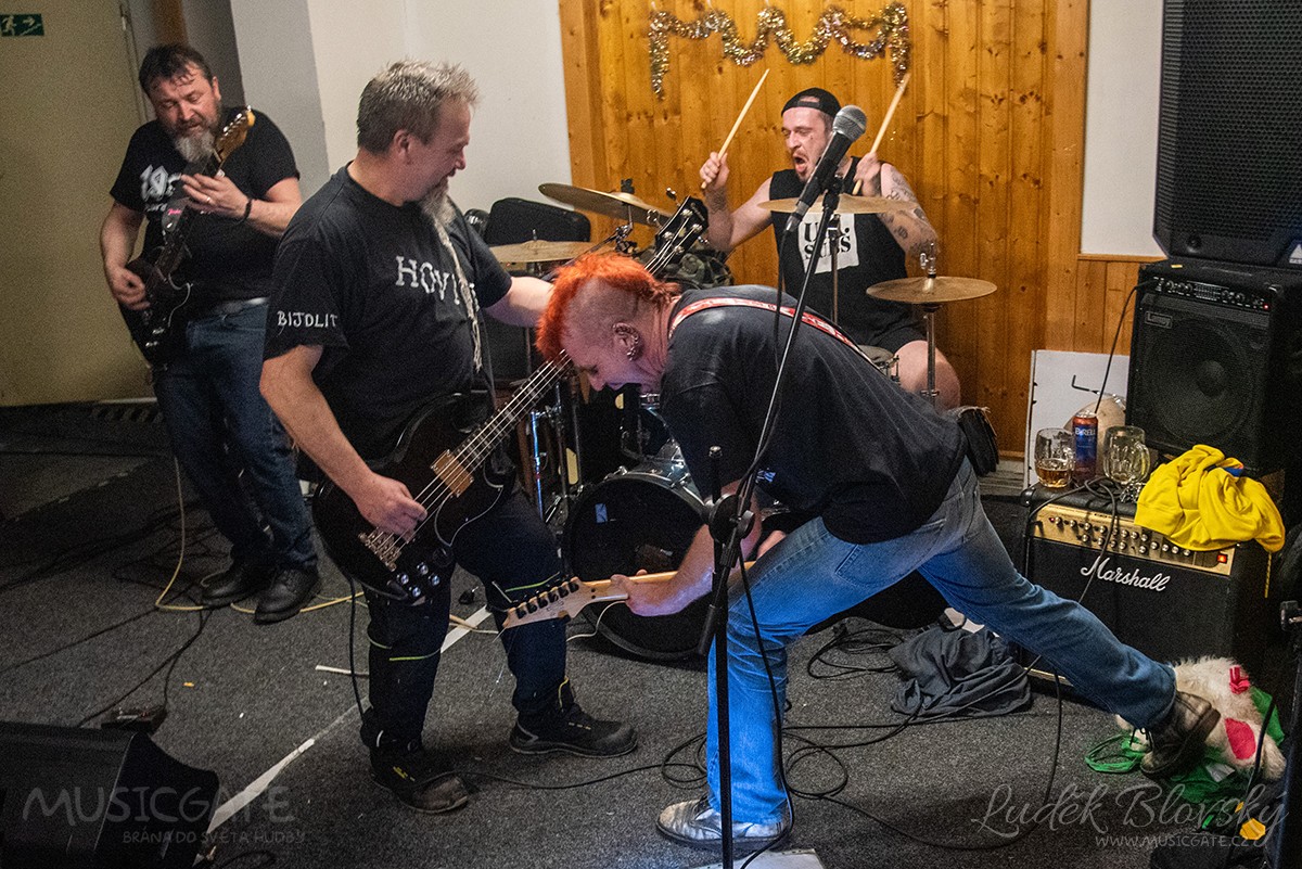 Punkový mejdan k oslavě kulaté 50-ky měl skvělou atmosféru