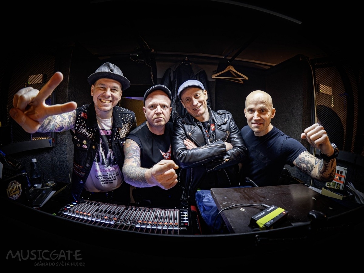 The Fialky dokázaly i fotbal proměnit v punk rock