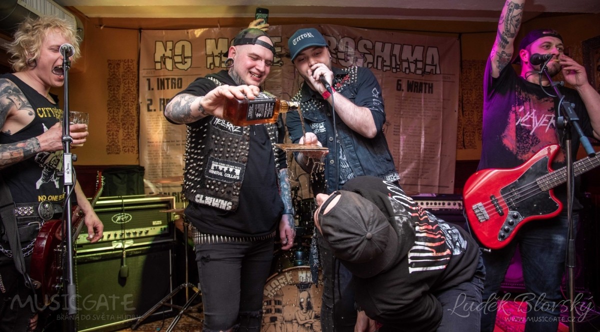 Debutová deska Near the end kapely No More Hiroshima je mezi fans, křest U Datla byl hlasitý a pěkně bouřlivý