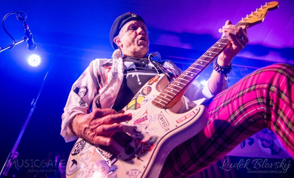 Jarní varianta benefičního Punks for Dogs nabídla hostům multižánrový line-up