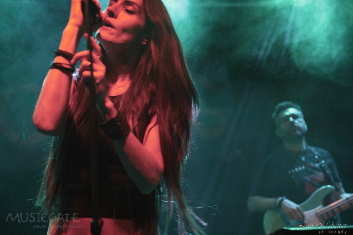 Precedens vystoupil 9. dubna v Malostranské besedě.