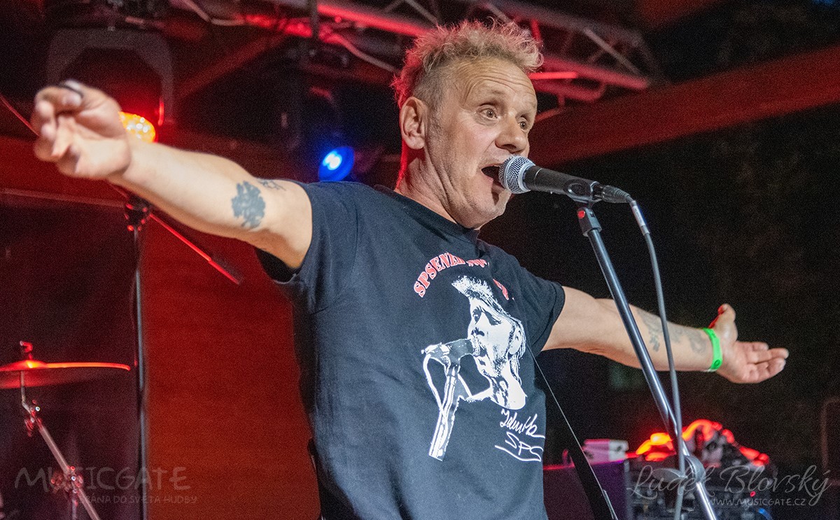 Punkový bál v Medvědovi aneb stovky fans na open air Punk Festu vol. 2