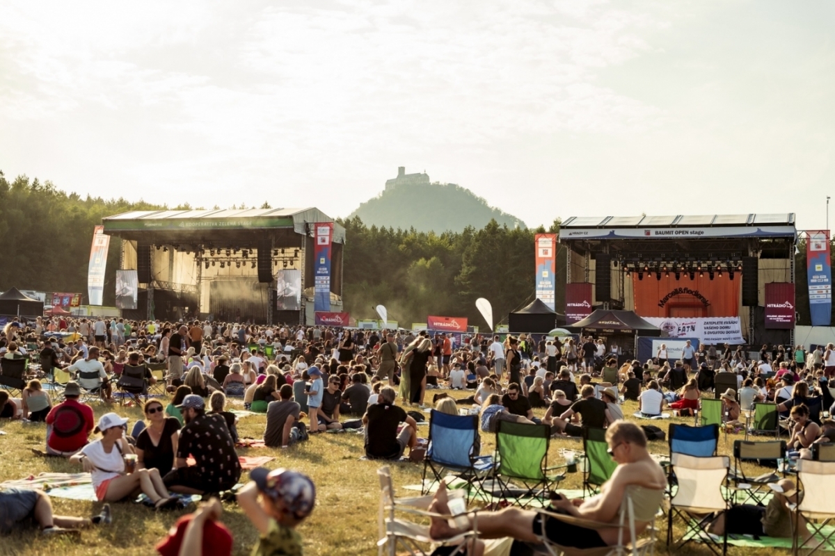 Festival Hrady CZ oznamuje kompletní line-up svých osmi zastávek po celé republice, slibuje hvězdné léto