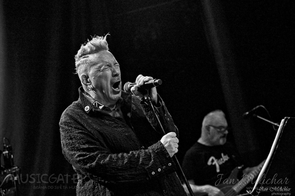 John Lydon a Public Image Ltd. zbourali SaSaZu