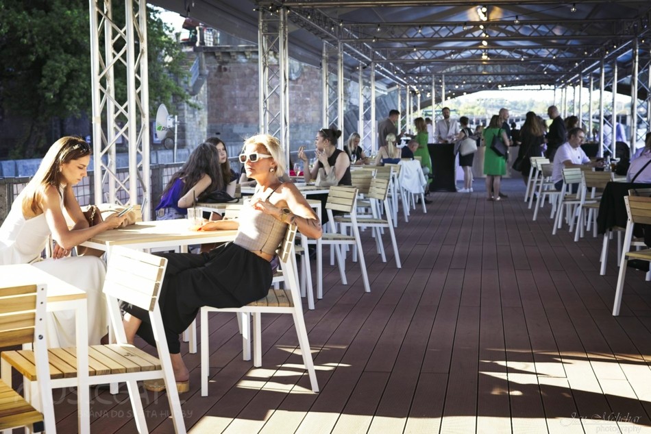 Paluba lodi Cargo Gallery nově otevřena!