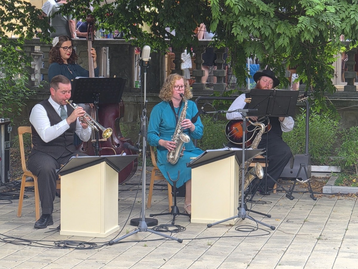 Swing Melody roztančili park za KD Radost. Havířov si užil letní swingovou pohodu