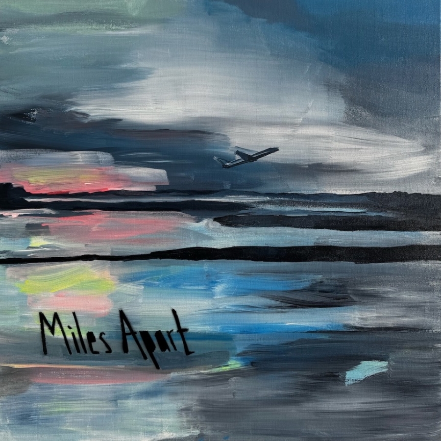 Peter Aristone vydáva EP „Miles Apart“ a singel „Dead to Me“. Päť príbehov spája jediný motív – vzdialenosť