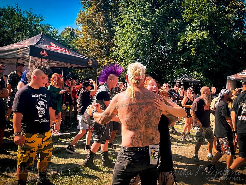 Punk Fest vol. 6: Chrudimský amfiteátr se proměnil v divoký punkový kotel